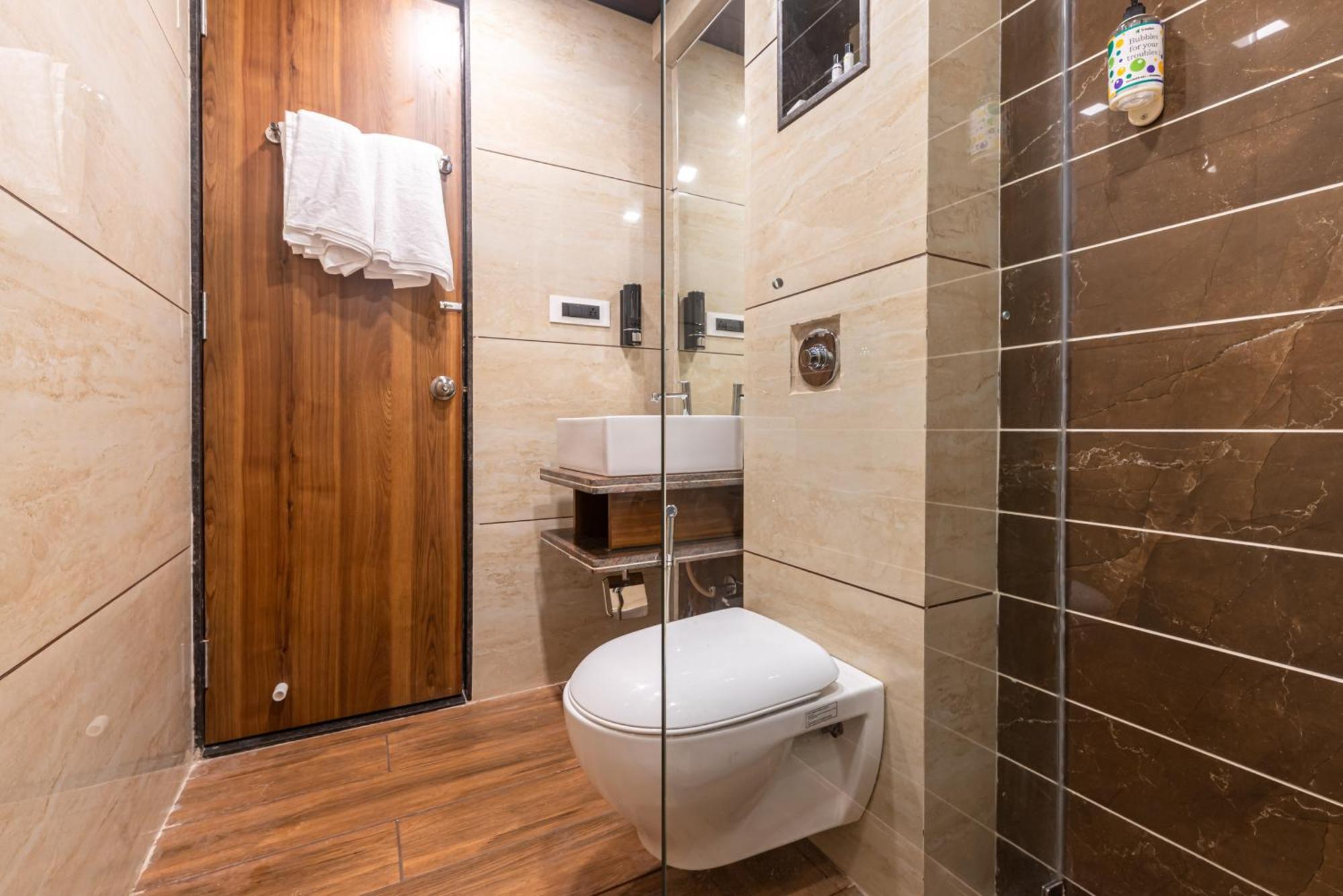 Lemon Wood Suites Пуна Экстерьер фото
