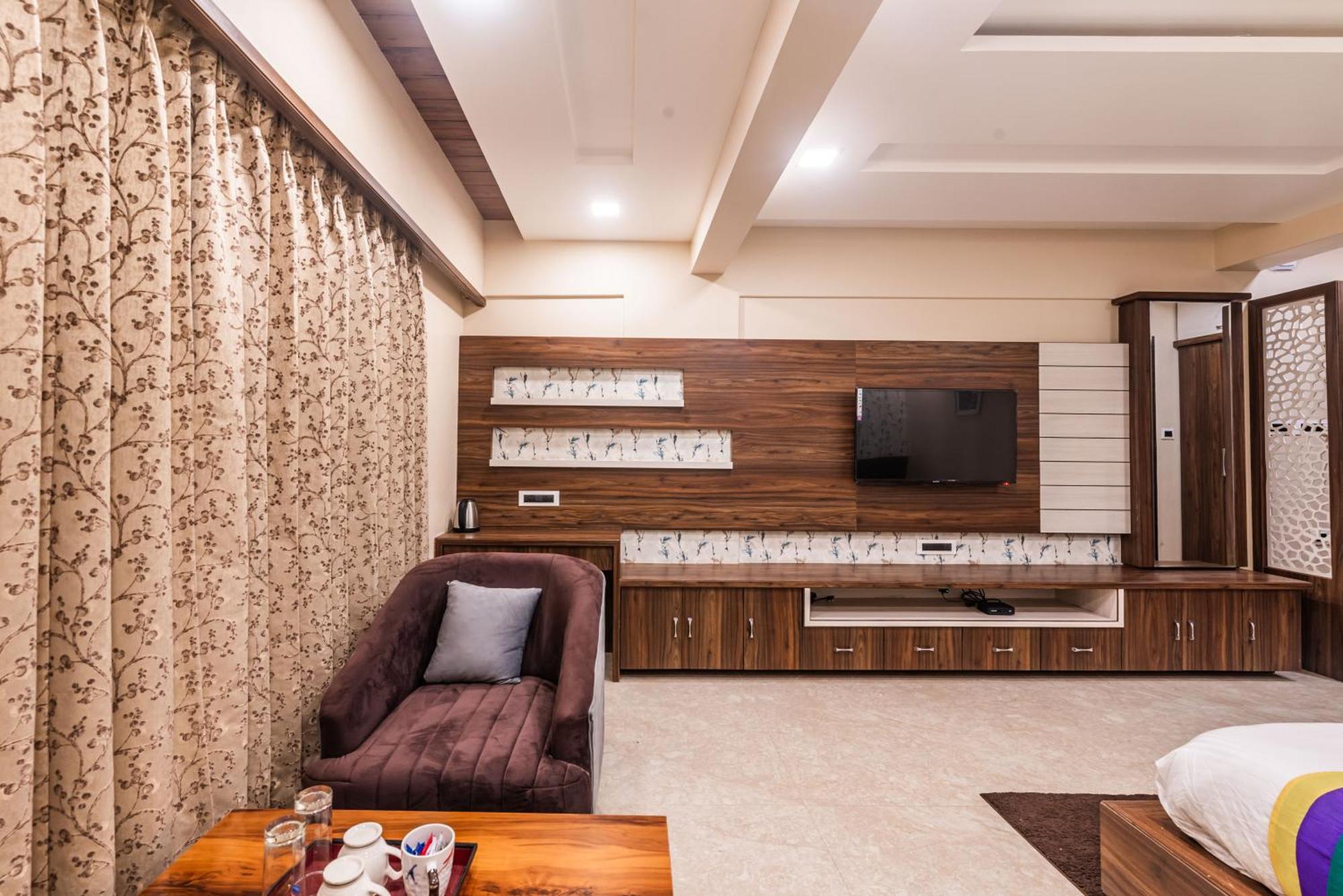 Lemon Wood Suites Пуна Экстерьер фото