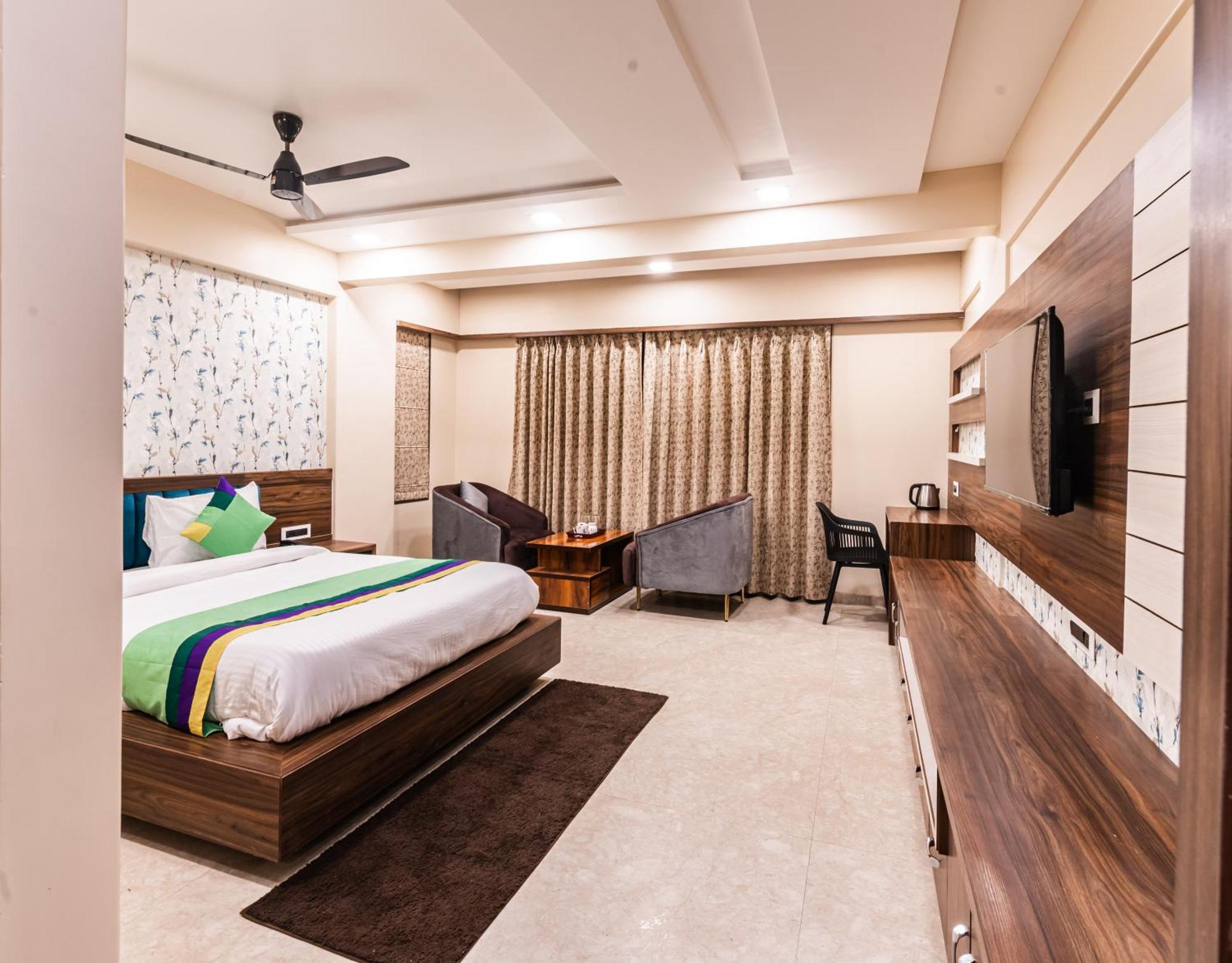 Lemon Wood Suites Пуна Экстерьер фото