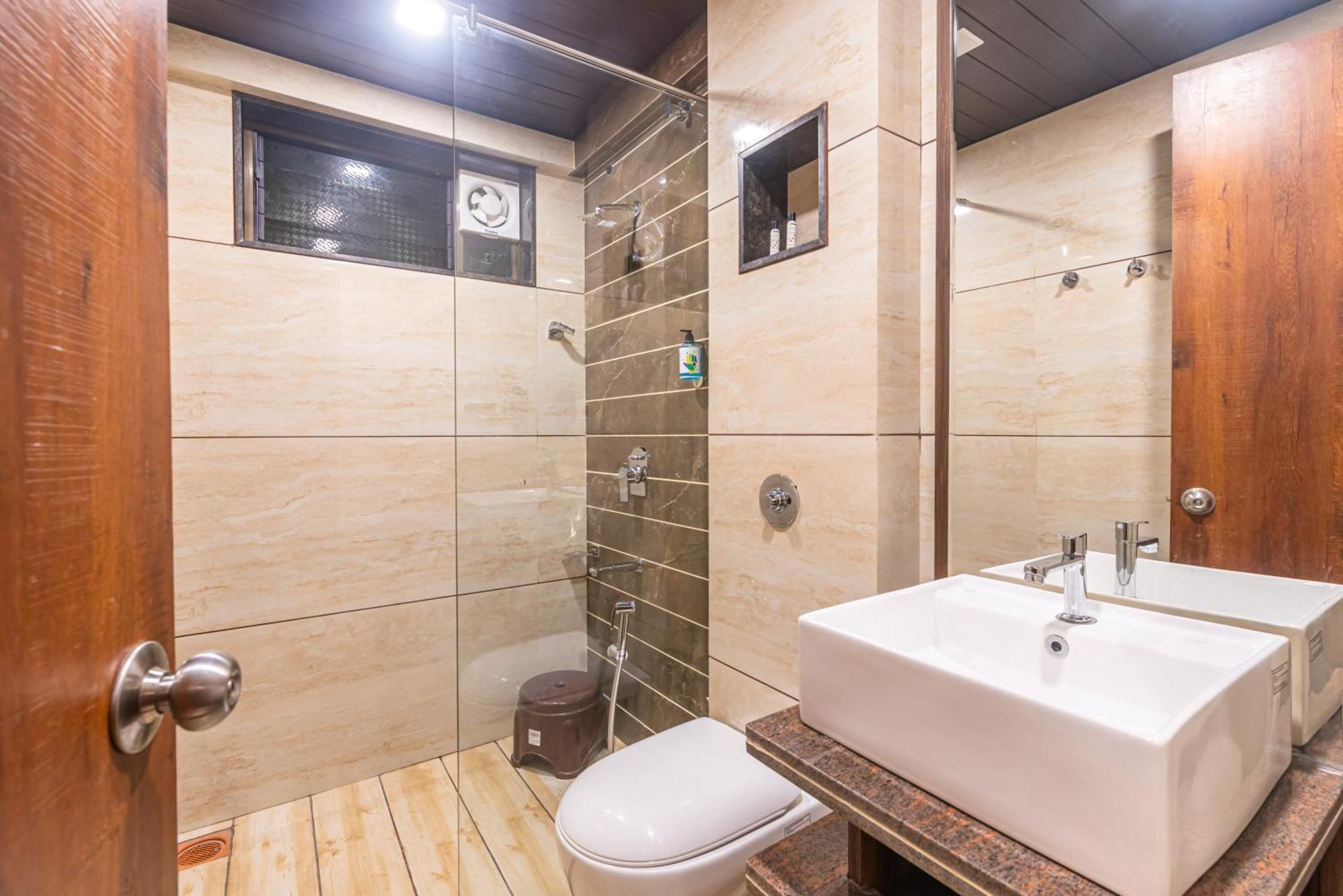 Lemon Wood Suites Пуна Экстерьер фото